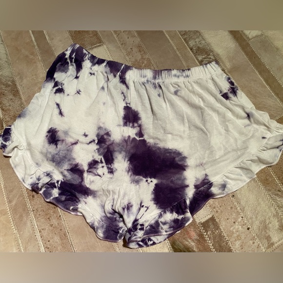 Chic2Chic Girls Tie Dye Soft Shorts - Picture 2 of 3